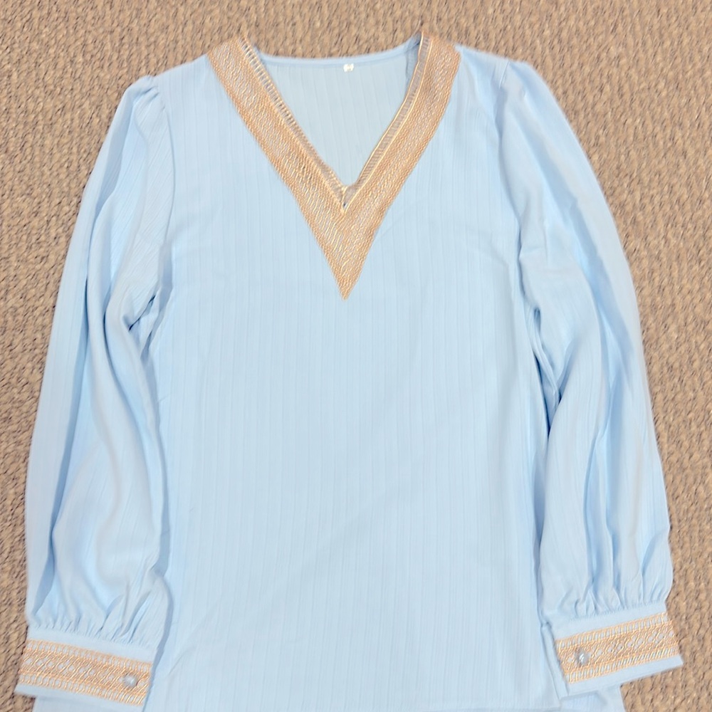 Casual polyester top with lace detailing
